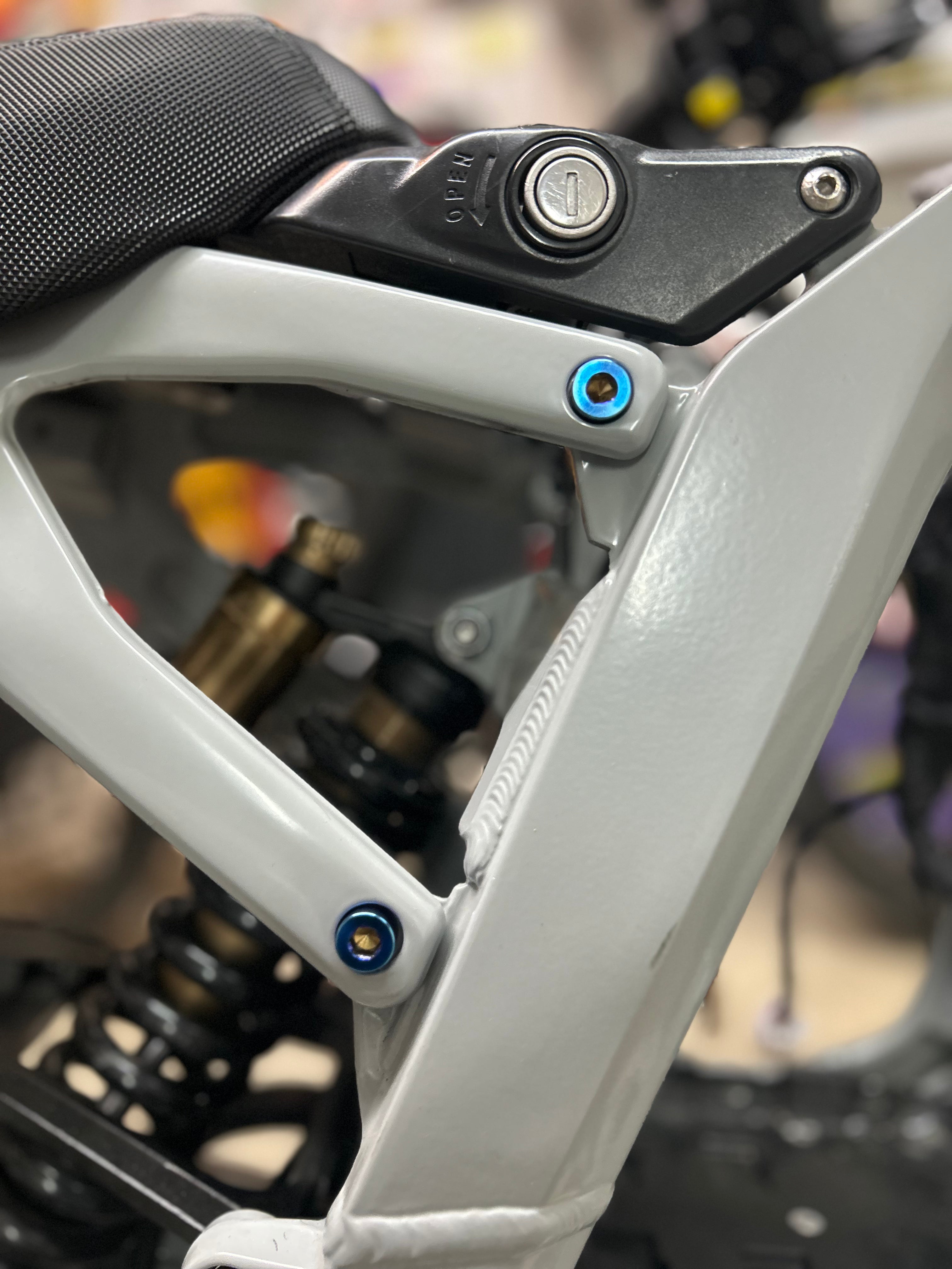 Burnt blue titanium subframe bolts (4 bolts)(all emoto)